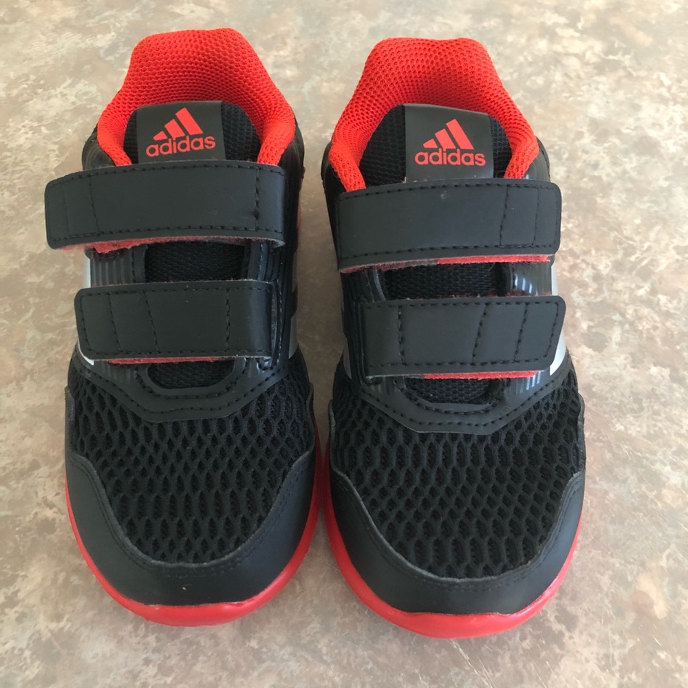 NWOT kids adidas size 9